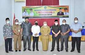 Membantu tim delegasi desa dalam menjalankan tugasnya di musrenbang kecamatan. Bupati Bengkalis Kasmarni Hadiri Musrenbang Kecamatan Pinggir