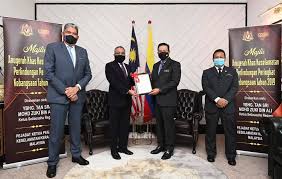 • memakai pakaian seragam yang dibekalkan oleh jabatan selaras dengan peraturan yang berkuatkuasa. Pejabat Ketua Pegawai Keselamatan Kerajaan Malaysia Negeri Sabah Posts Facebook