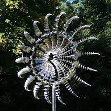 Sculptures Move With The Wind Video In 2020 Wind Art Wind Sculptures Metal Art