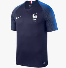 Les vestes et pantalons de survêtement 2 étoiles portés par kylian mbappé, antoine griezmann, paul pogba ou encore ngolo kanté pendant les matchs de ligue des en effet, nike a prévu de sortir cette nouvelle collection à cette période, ainsi que plusieurs autres produits de la gamme equipe de france. Maillot Equipe De France 2 Etoiles Nike Ou L Acheter Et A Quel Prix