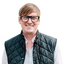 Ian Mullen's Instagram, Twitter & Facebook