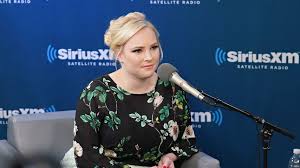 14, meghan mccain was all smiles in the first photo shared of baby liberty sage mccain domenech. Zu Viel Hass Meghan Mccain Will Keine Baby Updates Geben Promiflash De