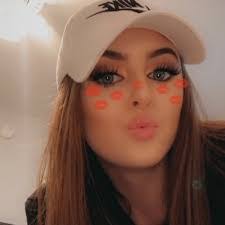 Deanna Barrett's Instagram, Twitter & Facebook