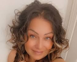 Anne Montez's Instagram, Twitter & Facebook