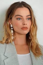 The 12 Hairstyles You Re Going To See Everywhere In Summer 2020 In 2020 Margot Robbie Hair Margo Robbie Margot Robbie