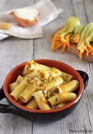 02 dopodiché tritate lo scalogno. Pasta Con Fiori Di Zucca E Zafferano Cremosa Con Uovo