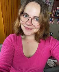 Here you go https://getallmylinks.com/itsemmaclarke