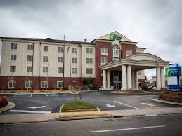 The exhibits showcase the natural history and diversity of alabama, from the dinosaur age, the coal age, and the ice age. Affordable Tuscaloosa Hotels Holiday Inn Express Suites Tuscaloosa University