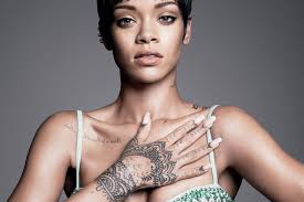 Hình xăm chữ phạn ý nghĩa này mang thông điệp cổ vũ tinh thần cho bạn trong cuộc sống. Vi Sao Rihanna XÄƒm Hinh Sung Tháº§n Ai Cáº­p Tren CÆ¡ Thá»ƒ Máº·c Ä'áº¹p Zingnews Vn