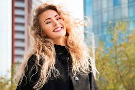 Peinados sencillos para cabello corto rizado. Como Evitar El Encrespamiento De Tu Pelo Batiste
