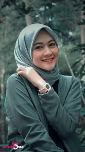 Ini dia foto honda cb modif dan cewek cantik berhijab nomer 6 source. 15 Best Gambar Dan Foto Wanita Cantik Cewek Cantik Imut Berhijab Hd Galeri Gkb