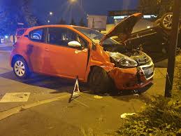 Valenciennes Un Accident Entre Deux Vehicules Suite A Une Marche Arriere Dans Un Rond Point L Observateur