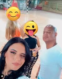 Mulher casada que aparece em vídeo com Marcelinho Carioca já trabalhou com  ele; saiba quem é