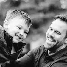 Carrie Dickson's Instagram, Twitter & Facebook