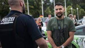 Der verschwörungserzähler attila hildmann befindet sich nach erkenntnissen der berliner staatsanwaltschaft derzeit in der türkei. Haftbefehl Gegen Attila Hildmann Gab Es Einen Maulwurf Staatsanwaltschaft Ermittelt In Eigenen Reihen Politik
