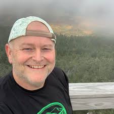 What shoe insole is recommended for clipless pedals setup to alleviate  metatarsal pain?