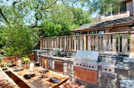An outdoor kitchen can turn your backyard into party central and increase your home's value. 15 Ideas For Highly Functional Traditional Outdoor Kitchens Home Design Lover