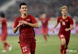 Mối nguy khó lường của tuyển việt nam ở uae 16/05/2021 13:08 gmt+7 tuyển việt nam đang bị đe doạ vì nhiều trụ cột nằm trong nhóm nguy cơ bị treo giò nếu dính thêm thẻ phạt ở chiến dịch vòng loại world cup 2022. Viá»‡t Nam 1 0 Uae Dan Máº¡ng Láº¡i Cháº¿ áº£nh Hai HÆ°á»›c Äƒn Má»«ng Chiáº¿n Tháº¯ng Cá»§a Ä'á»™i Tuyá»ƒn