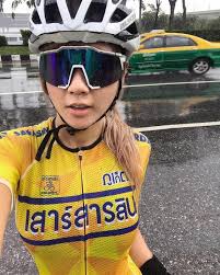 Pin Von Michel G Auf Biking Madchen Auf Fahrradern Fahrrad Damen Radfahren Madchen