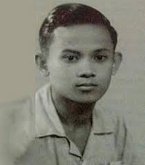 Seperti yang kita ketahui bj habibie semasa hidupnya berkontribusi besar atas perkembangan negara kesatuan republik penasaran sama kampus mana yang menjadi pilihan bj habibie selama muda? Bj Habibie Ketika Muda Info Malang Raya Facebook
