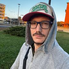 Uno straordinario concessionario Volvo scoperto in Belgio, uno showroom  fermo agli anni '90: quanti gioielli al suo interno. 👉  https://auto.everyeye.it/notizie/volvo-incredibile-concessionario-abbandonato-scoperto-fermato-anni-8216-90-836952.html  ...