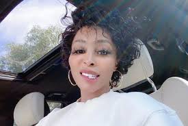 Khanyisile mbau known professionally as khanyi mbau is beautiful south african television host, actress and radio personality. Khanyi Mbau Reacts To Her Reality Show Trending The Reality Show Is Already A Favorite By Style You 7