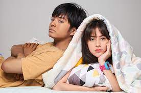 When dara and bima suddenly face pregnancy at the age of 17, life becomes complicated. Review What We Like And Don T Like About Dua Garis Biru Entertainment Rojak Daily