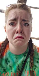 People please, do I look like I want to cry?👇