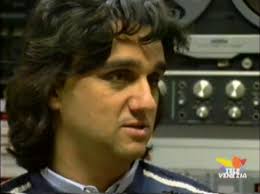 La canzone acqua e sapone, scritta da vasco rossi e musicata da gaetano curreri, è cantata dagli stadio. Gaetano Curreri Degli Stadio A Televenezia Nel 1993 Venezia Radio Tv
