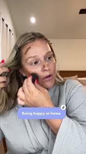 Hannah Flint's Instagram, Twitter & Facebook