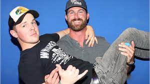 This list of current male country singers features young, rising stars, like tyler rich and jordan davis, as well as famous country music legends, like george strait and blake shelton. 9 Hottest Bachelors In Country Music Cmt Radio Live After Midnite
