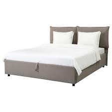 Oltre a garantire un ottimo livello di comfort grazie alle reti a doghe ed all'ampia scelta di materassi di tutte le misure e durezze, il letto contenitore ikea offre anche tanto spazio per organizzare ogni cosa, dalle lenzuola, agli asciugamani, dai vestiti, al guardaroba della stagione appena trascorsa. Gressvik Fodera Struttura Letto 2 Cuscini Nolhaga Grigio Beige 140x200 Cm Ikea It