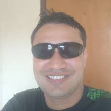 A moto de vocês passa a marcha sozinha pra abaixo