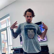 Последние твиты от matthews mustache (@matthewsstache). Pin On Legit Just Hockey Gifs