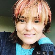 Just horsing around during Billie Jean when a special guest showed up at  the door…🐴🤣