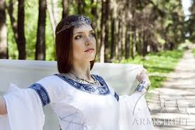 Ganz in reinem wei� oder mit blutroten borten, ganz wie es euch beliebt. Mittelalter Hochzeitskleid Schwan Kaufen Vorhanden In Weisse Baumwolle Blauer Schwan Borte Rote Rowena Borte Im Mittelalter Shop Armstreet