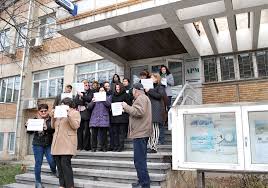 Acest lucru a impus înfiintarea unor organizatii internationale ce au ca principale obiective adoptarea unor solutii de. AngajaÅ£ii AgenÅ£iei Pentru ProtecÅ£ia Mediului Prahova Au Intrerupt Lucrul Si Au Iesit In StradÄƒ Ziarul Prahova