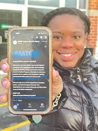 Kiara Wallace's Instagram, Twitter & Facebook