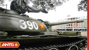 Dinh thống nhất independent palace reunification palace хошимин •. Chiáº¿c Xe TÄƒng Ä'áº§u Tien Huc Ä'á»• Cá»•ng Dinh Ä'á»™c Láº­p Ctbcb 12 Antg Youtube