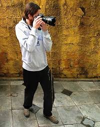 More images for foto orang megang kamera » 7400 Gambar Cowok Keren Pegang Kamera Dslr Terbaik Gambar Keren