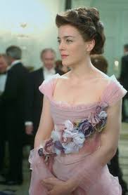 A Closer Look At That Pretty Pink Dress Olivia Williams As Mrs Darling In 2003 Film Peter Pan Peter Pan 2003 Peter Pan Costumes Peter Pan Movie