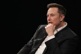 Elon Musk diz que melhorou Twitter para os usuários e alerta para perigos da IA