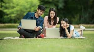 Mungkin dari kita ada memiliki teman yang berada diluar negeri, sehingga kita ingin mengirimkan surat pribadi dalam bahasa inggris. 5 Contoh Teks Deskripsi Bahasa Inggris Tentang Teman Sekelas Dan Terjemahannya Contohtext