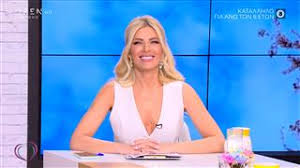 H kατερίνα καινούργιου και όλο το panel του ευτυχείτε φορώντας τα μπλουζάκια μας #menoumespiti. Eytyxeite Open Tv