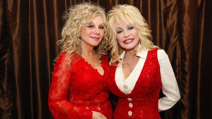 Dolly Parton's Sister Won't 'Stay Silent' About Politics