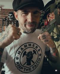 Did that happen last night or what, who gives a fcuk I know but hey, long  may our luck continue, my mates over the border have blocked me phone no.