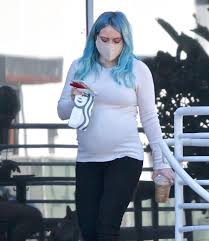 Hilary duff is starring in a sequel to 'how i met your mother' on hulu. Hilary Duff In Casual Outfit La 02 21 2021 Celebmafia
