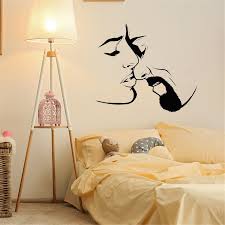 C'est ainsi, car l'amour est toujours jeune quand deux personnes s'aiment. Autocollants Muraux De Couple Pour Adultes Decoration De Maison Romance Decoration De Chambre A Coucher Art Mural Romantique Chute D Amour Aliexpress