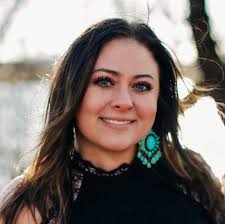 Tessa Dewitt's Instagram, Twitter & Facebook