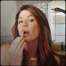 Carey Connelly's Instagram, Twitter & Facebook